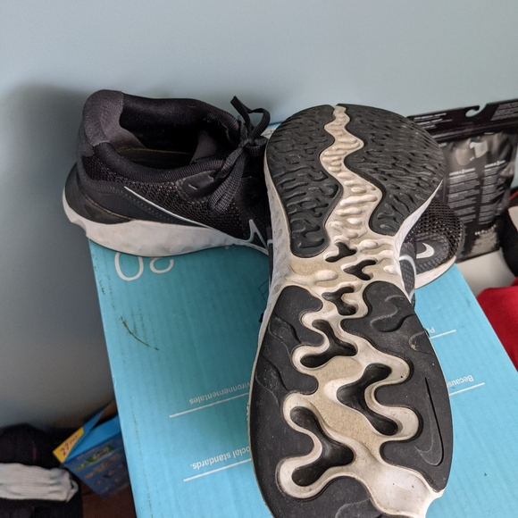 Nike Renew running shoes - Picture 2 of 5